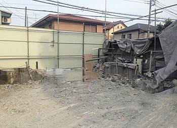 １．埼玉県さいたま市店舗アスベスト解体工事の整地中